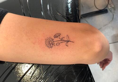 Blackinkuth flower tattoo 