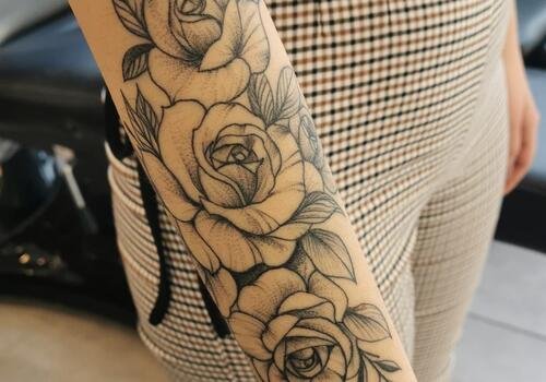 Blackinkuth Flower dotwork tattoo